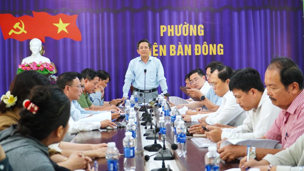 Vuong mac cho Dien Nam Dong 1779329963