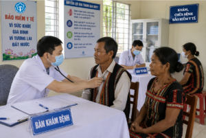 Ảnh 2. DTTS được chăm sóc sức khỏe