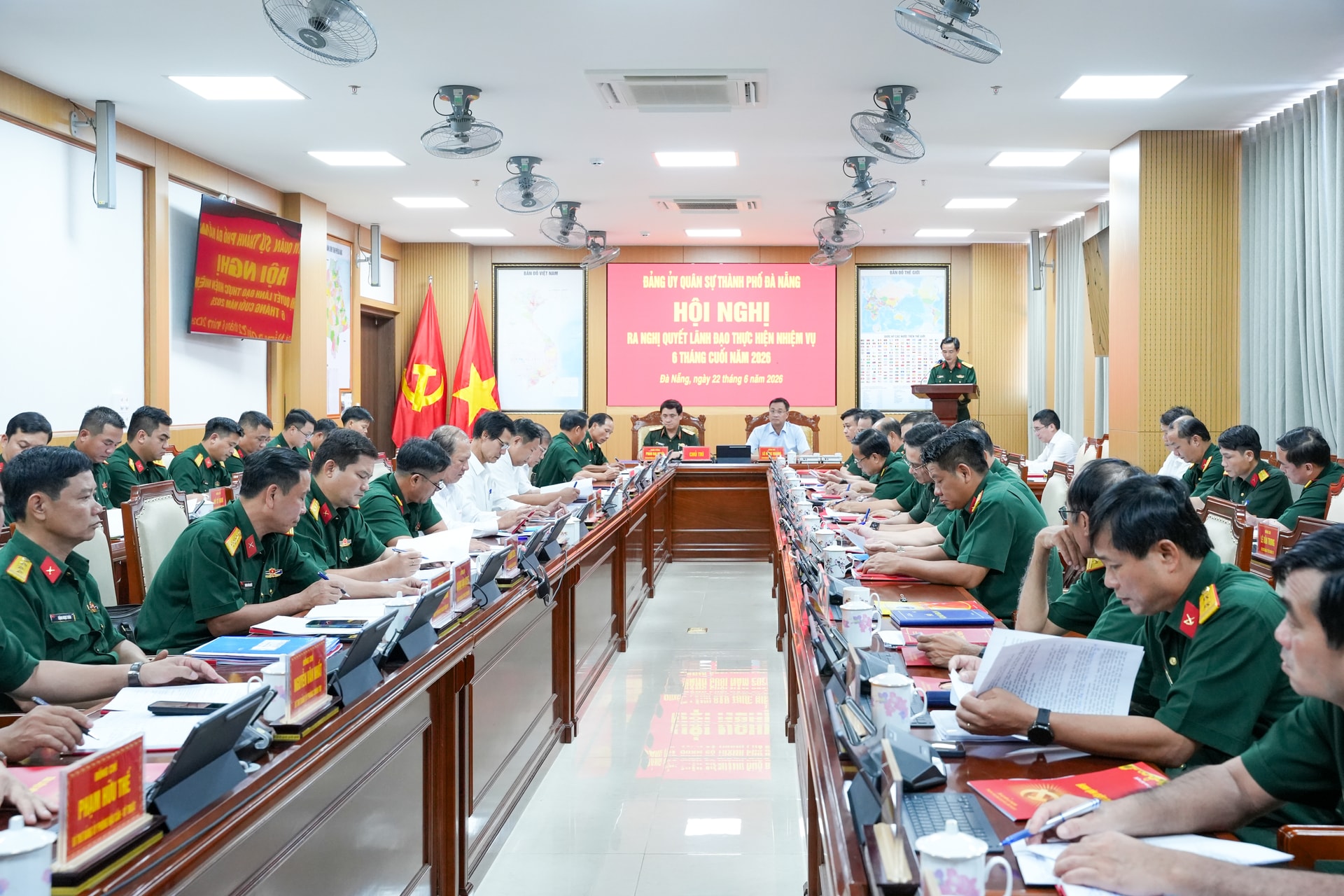 Dang uy quan su thanh pho ra nghi quyet 2026 2 1782181446