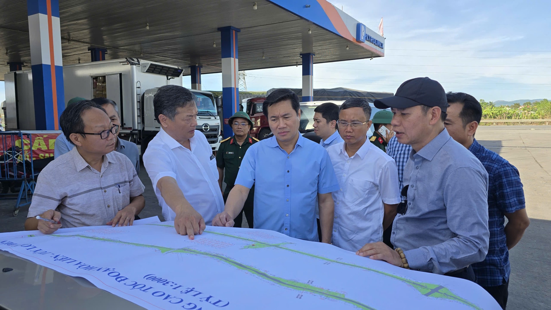 Hien truong Hoa Lien Tuy Loan 1781665490