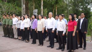 Hoi bao ve quyen tre em dang huong quan khu 5