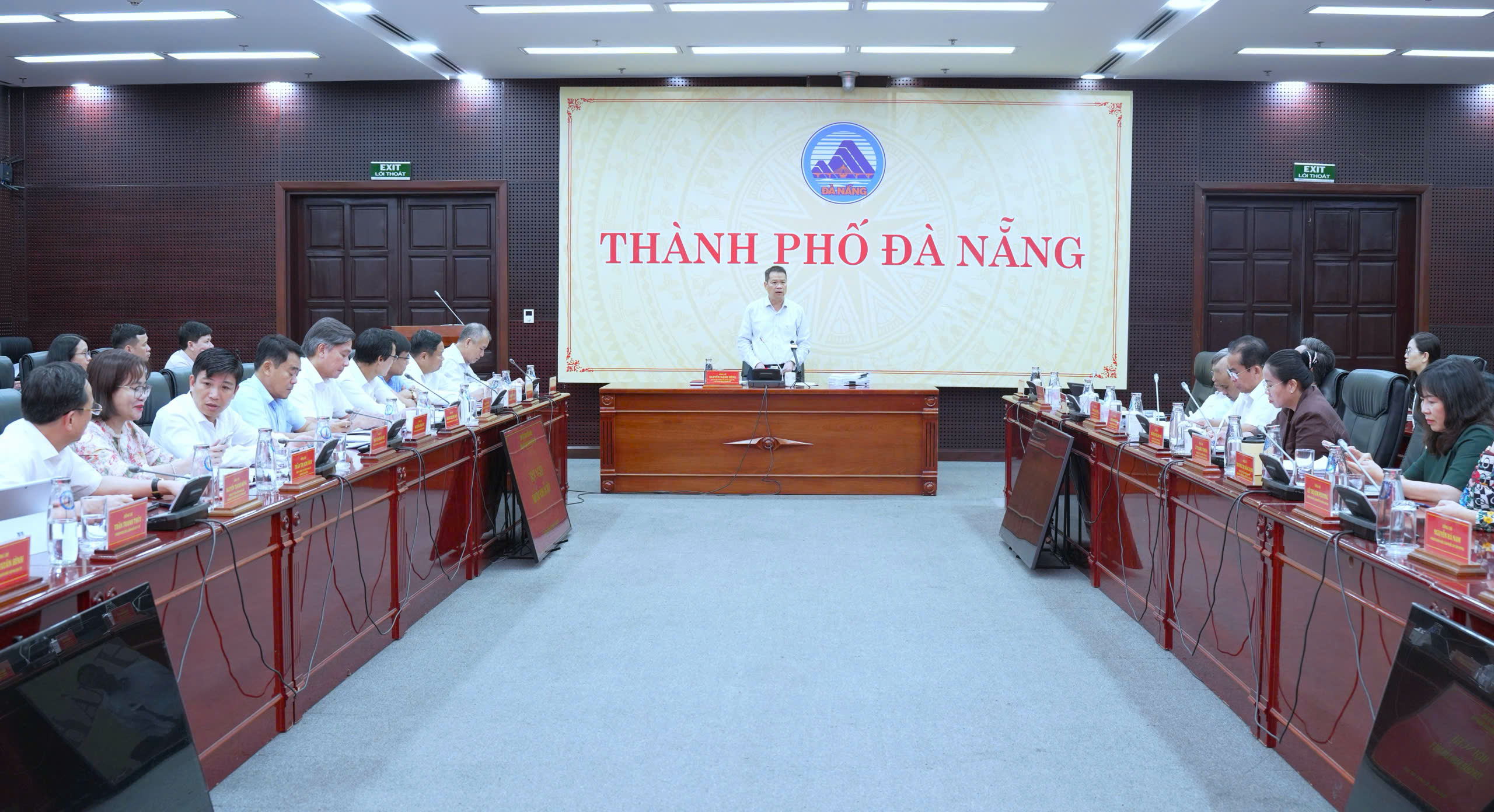 Hoi nghi lan 5 BCH Dang bo uy ban 2026 1 1782441765