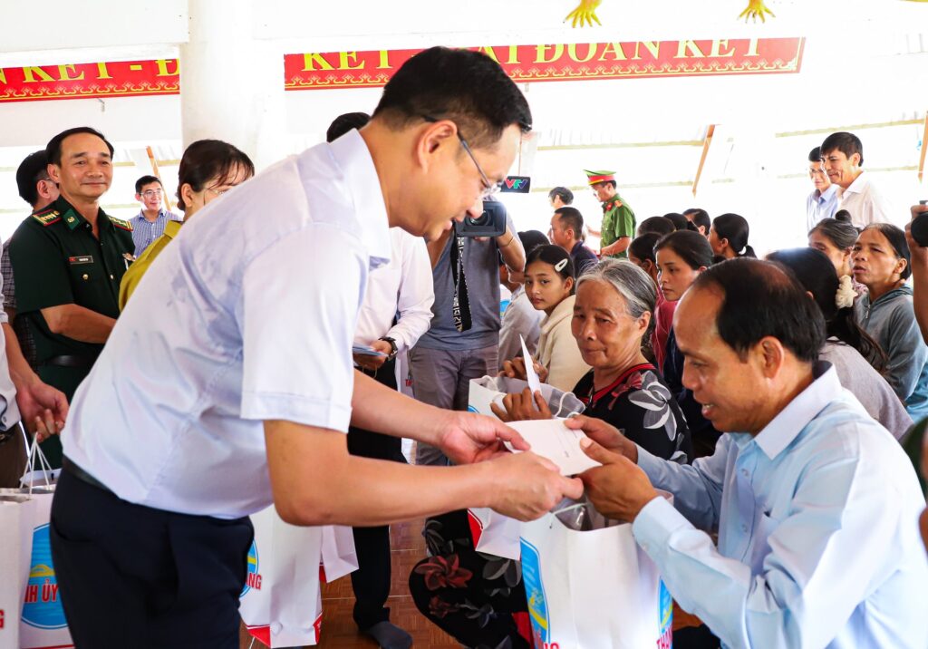 Lam viec cac xa bien gioi phia Tay 2026 6 1780453971