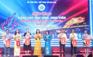 Lien hoan tieng hat HSSV mien Trung Tay Nguyen 2026