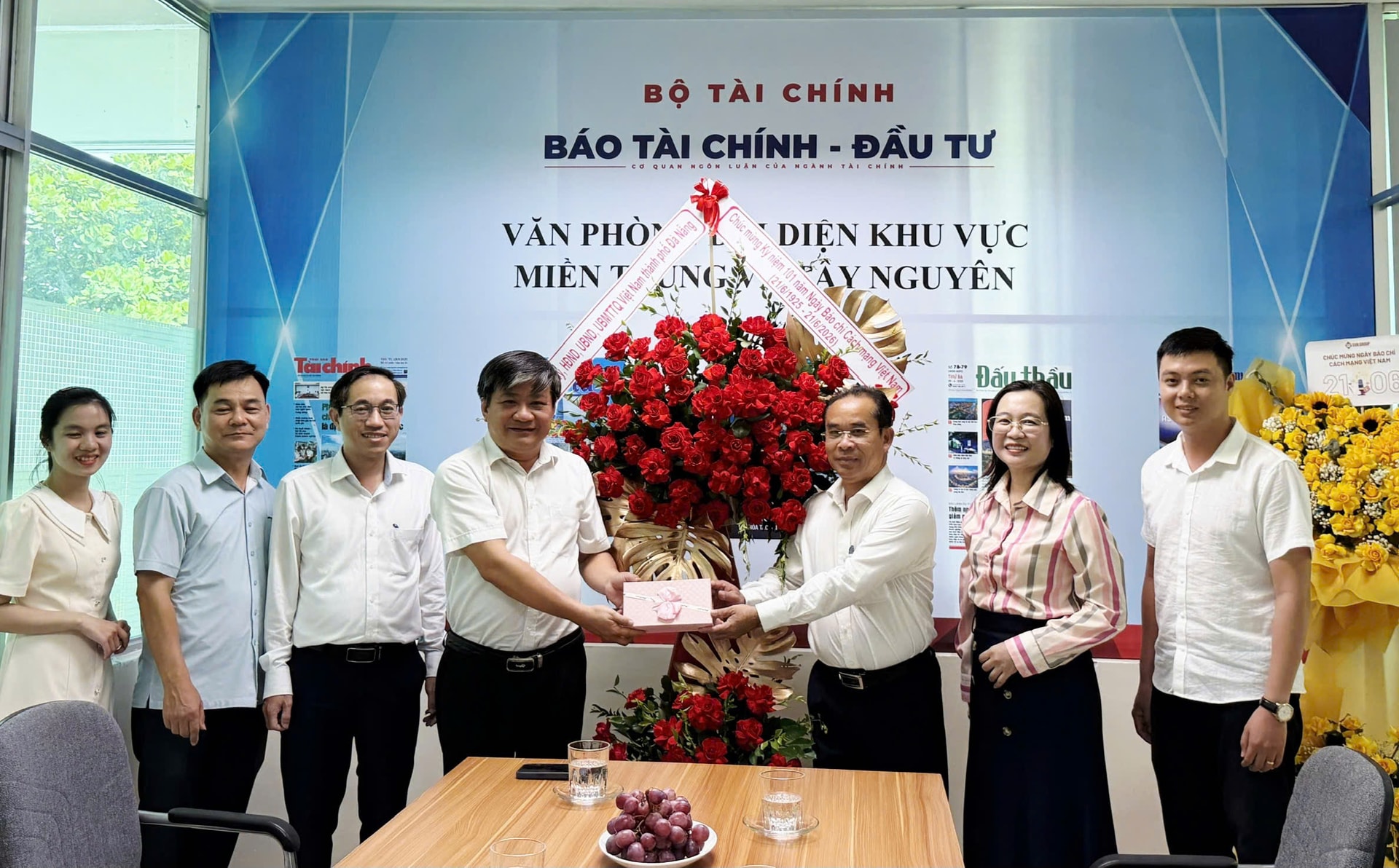 Ngay bao chi 2026 10 1781665865