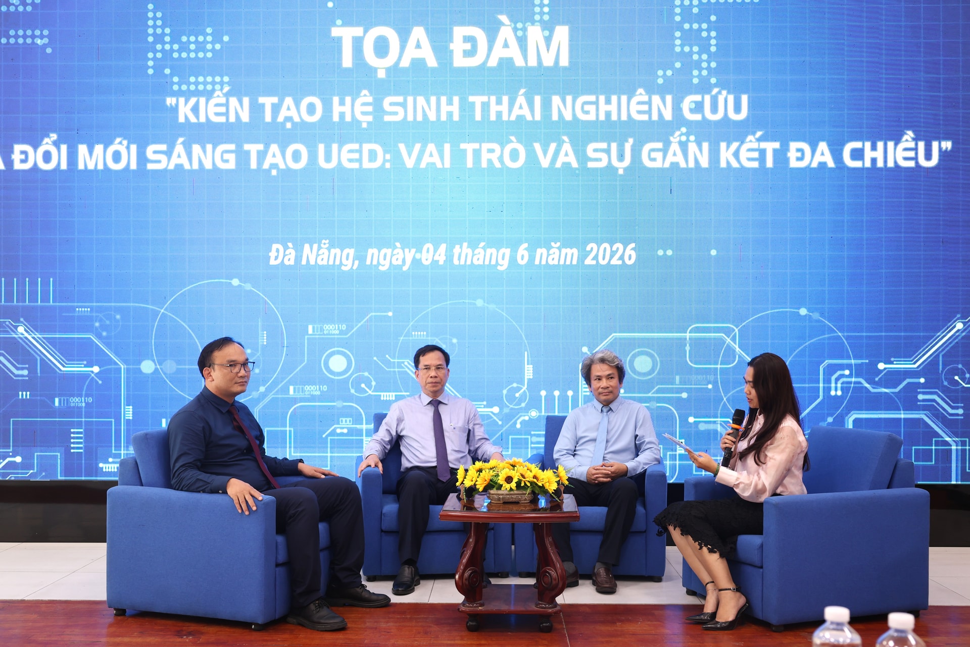 Ngay hoi KHCN truong Dai hoc Su pham 1 1780625262