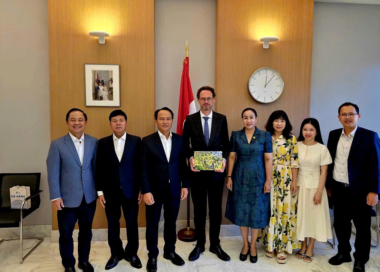 Tham cong quoc Monaco va Tay Ban Nha 2 1782096597