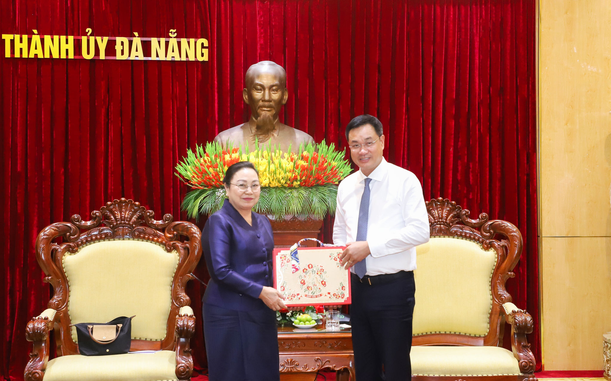 Tiep dia phuong Nam Trung Lao 1782702354