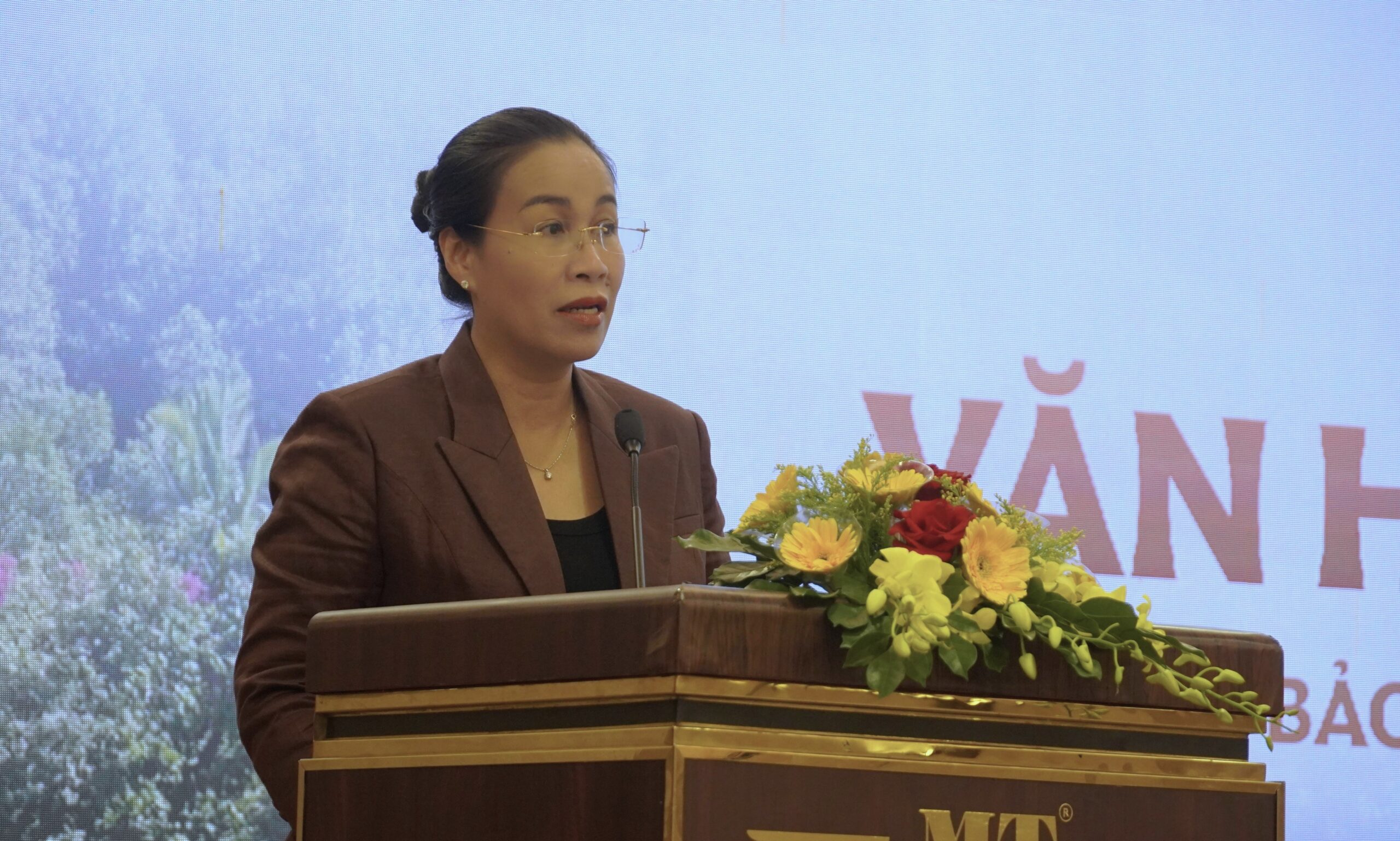 Van hoa lang xu Quang 1782441115 scaled