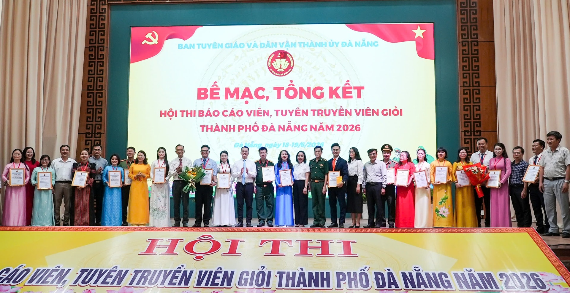 anh hoi thi be mac 1 1782358270