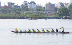 doi-que-phu-doat-giai-nhat-dua-thuyen-truyen-thong-quan-cam-le-mo-rong-nam-2024-03