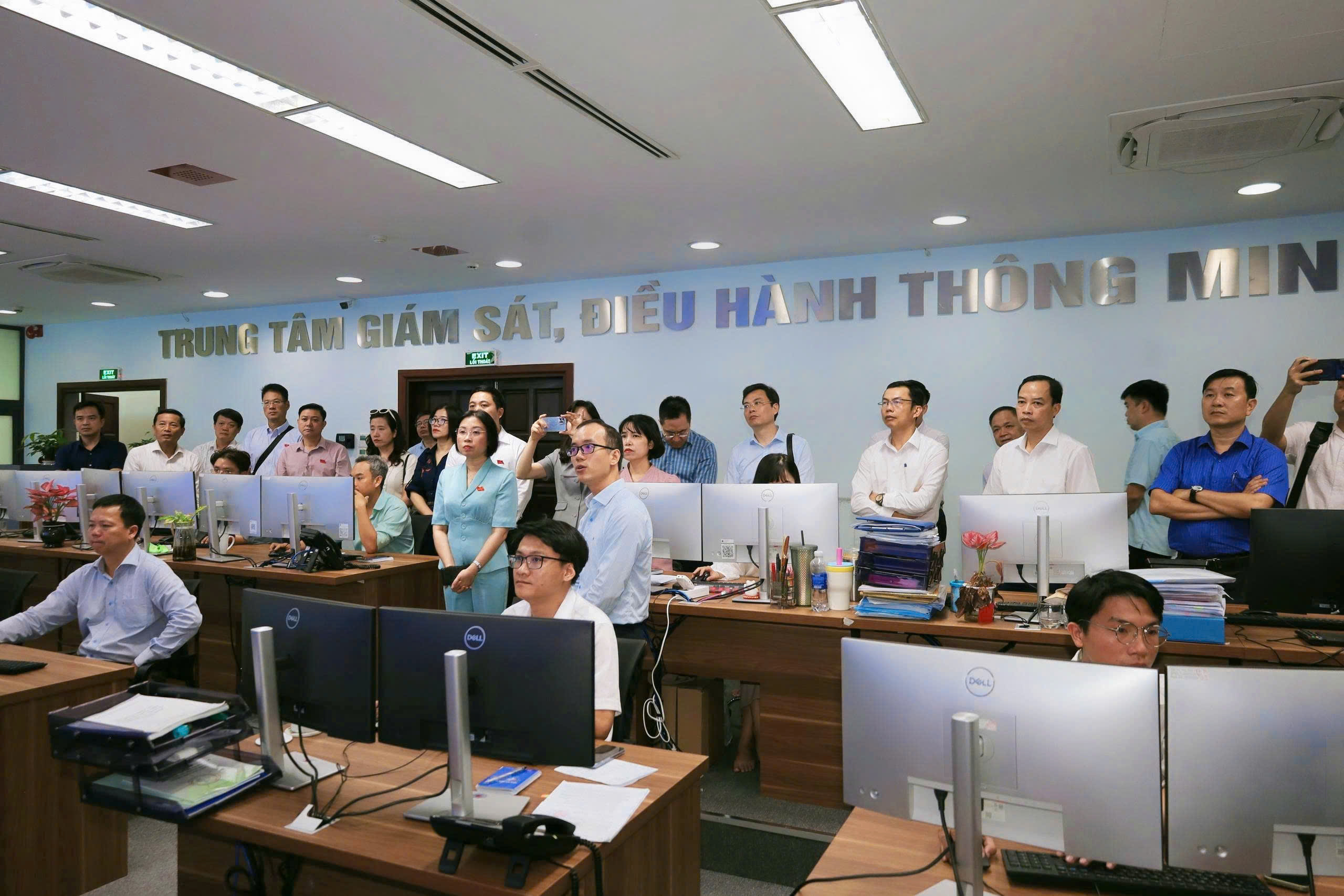Đoàn công tác HĐND thành phố Hà Nội tham quan, khảo sát mô hình Trung tâm Giám sát, điều hành thông minh Đà Nẵng (IOC)