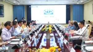 Lam viec vien mat Viet Nga