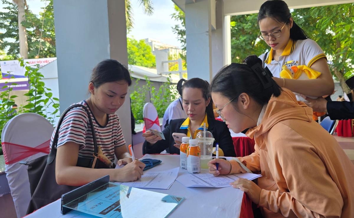Ngay hoi viec lam 1784687462
