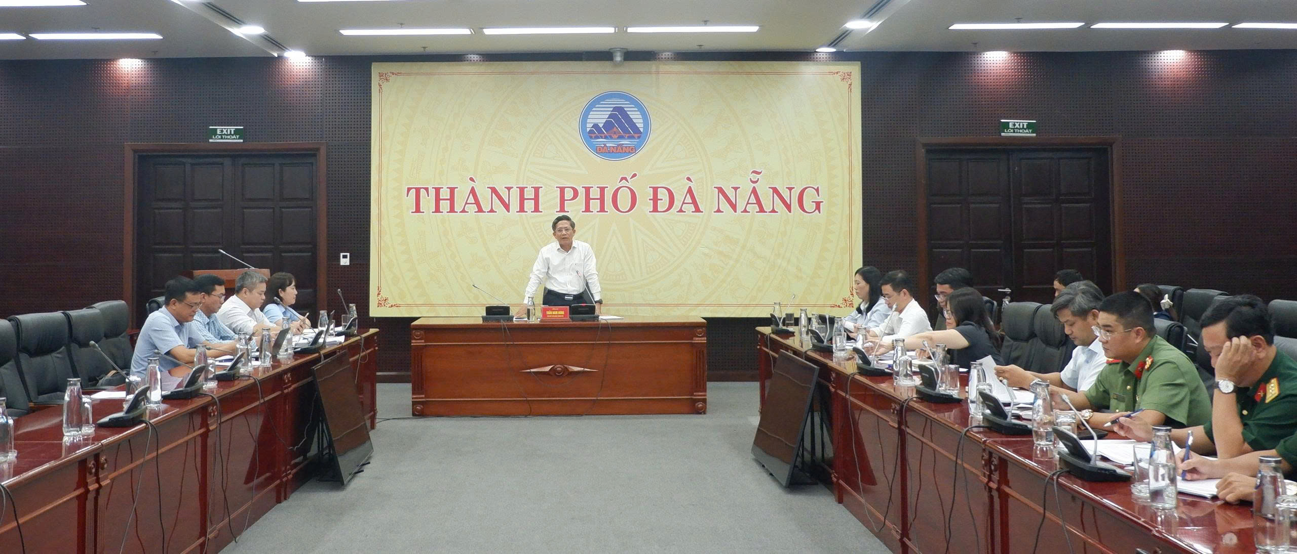 Nha tam nha dot nat 1784256510
