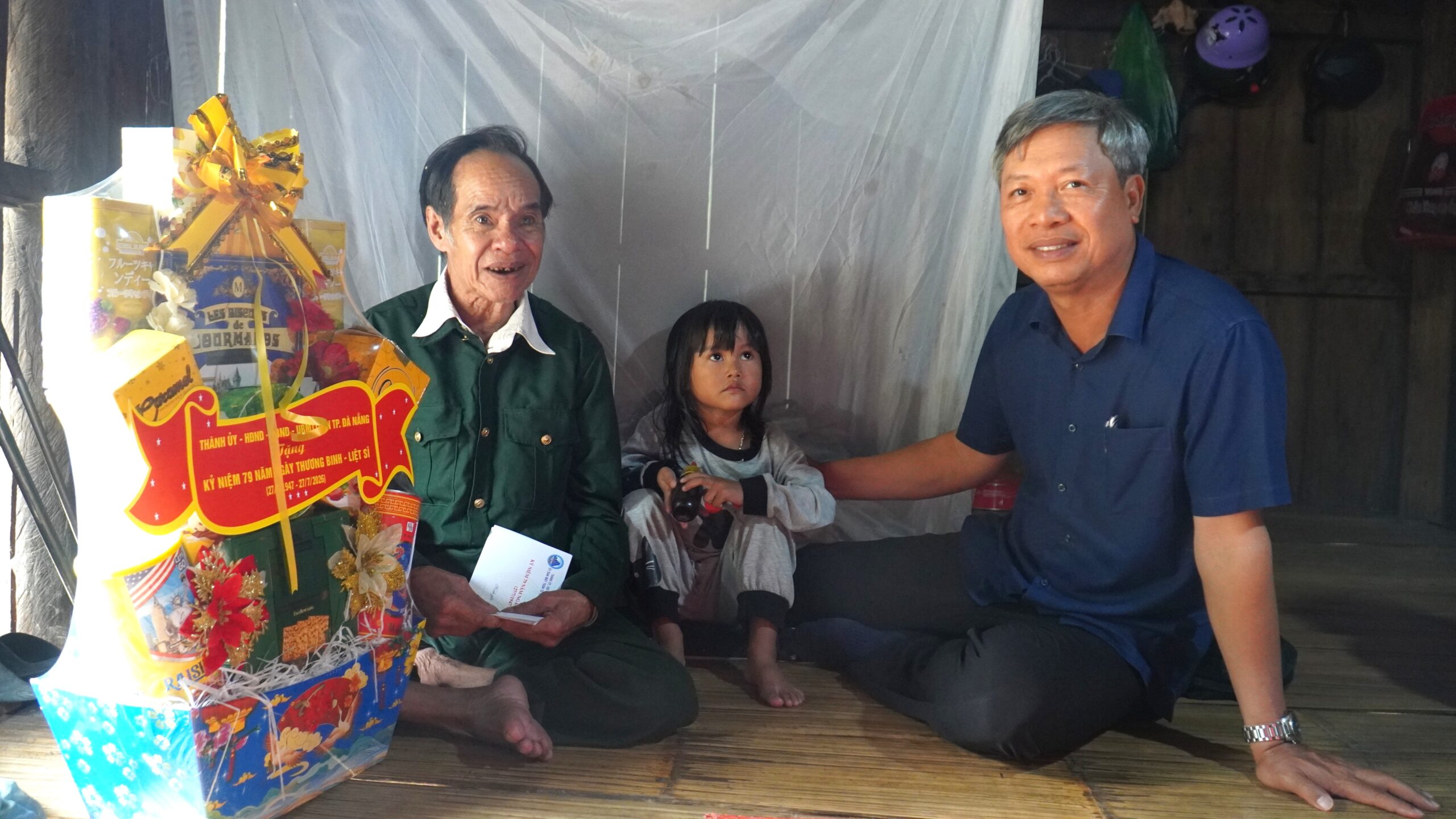 Tang qua gia dinh chinh sach 27 7 26 11 1784775190 scaled