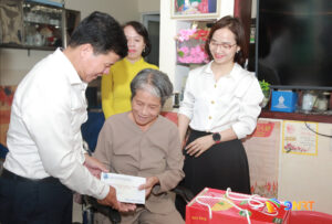 Tang qua gia dinh chinh sach 27-7-26_15