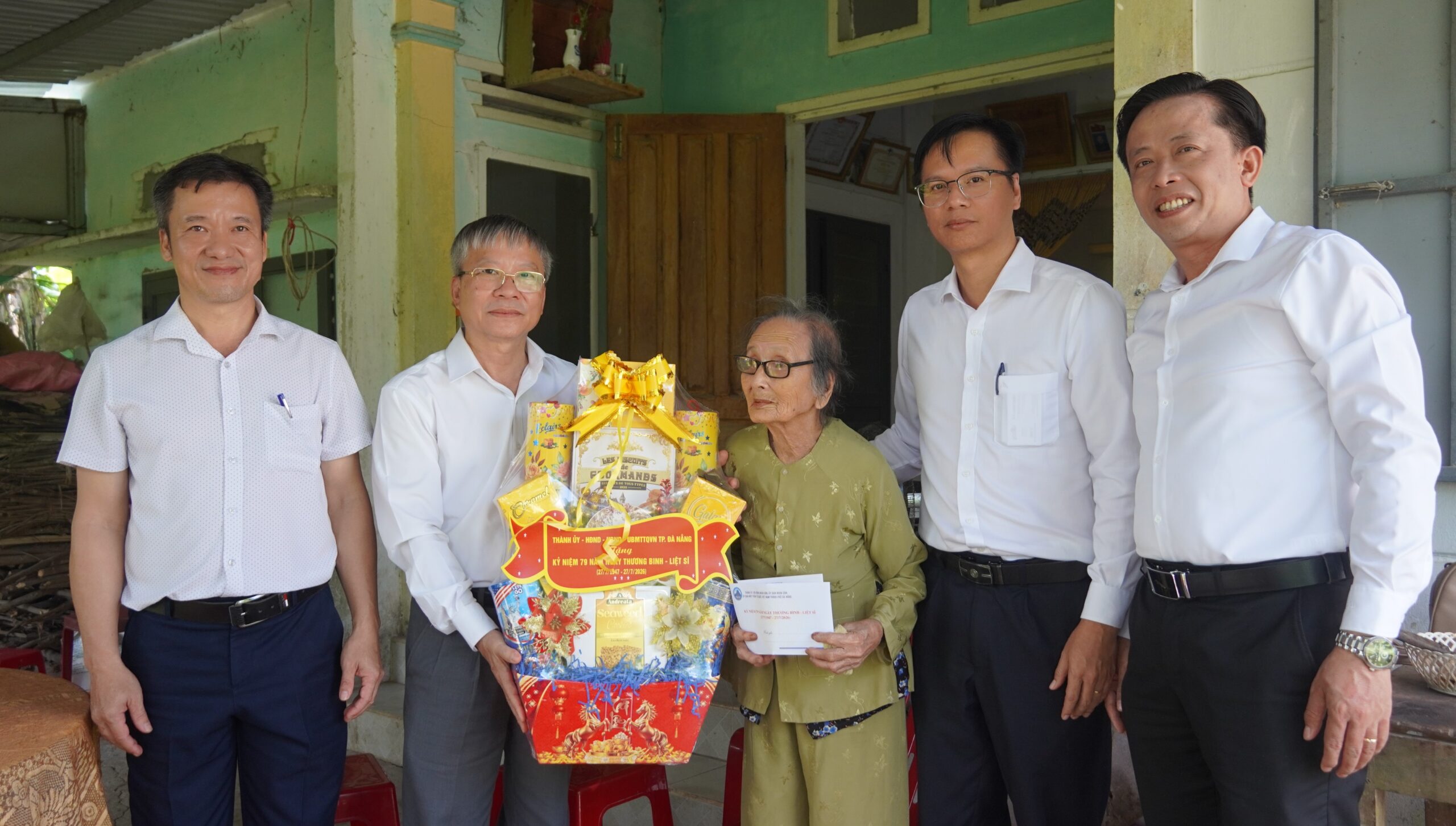 Tang qua gia dinh chinh sach 27 7 26 19 1784776088 scaled