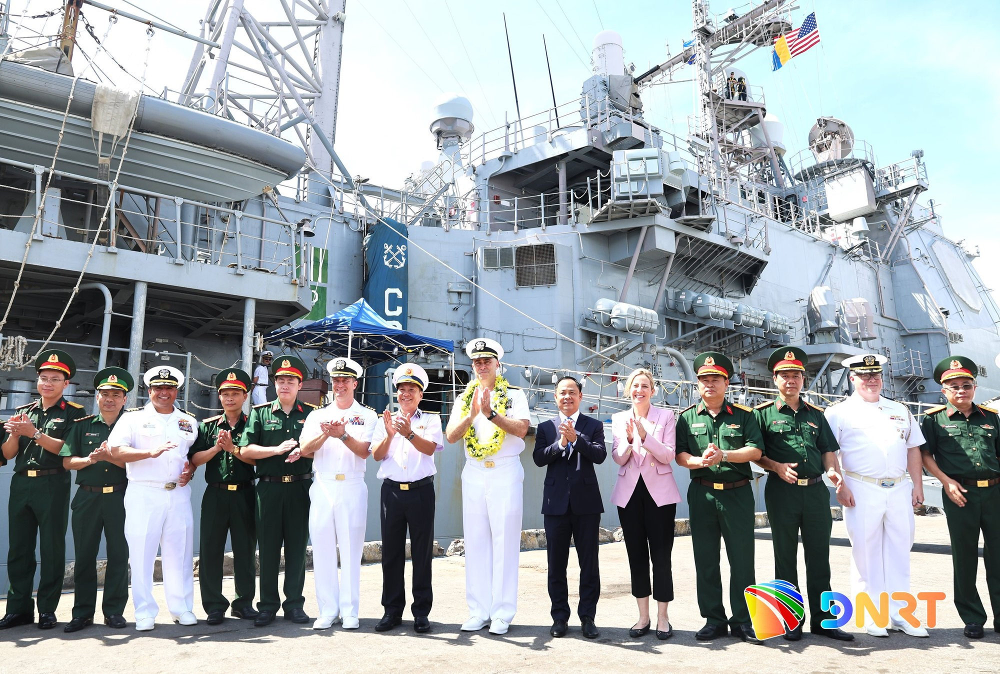 Tau san bay USS George Washington den Da Nang 1785466597