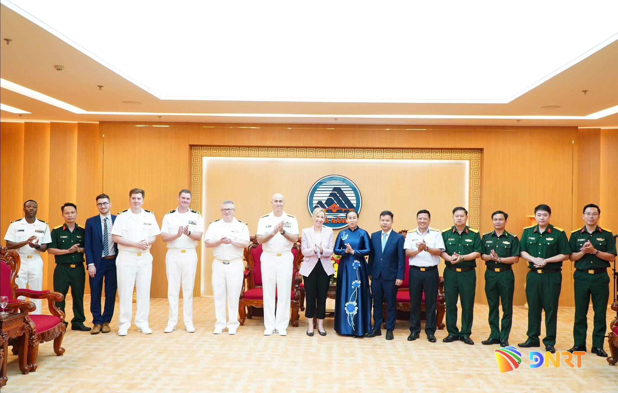 Tau san bay USS George Washington den Da Nang 3 1785466583