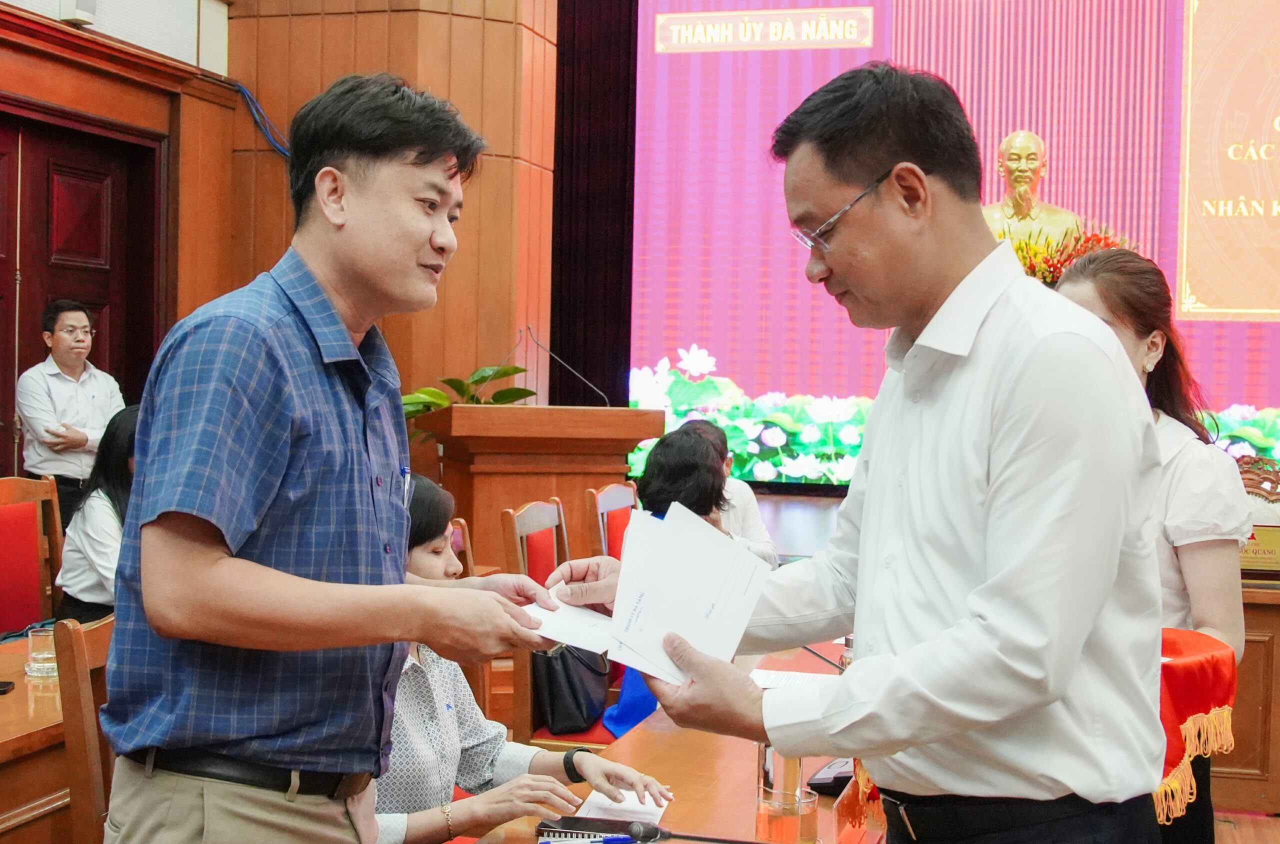 Thanh uy gap mat con thuong binh liet si 7 2026 1 1785209268 scaled