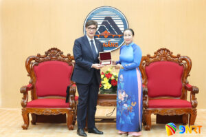 Tiep chinh quyen Catalonia Tay Ban Nha_1
