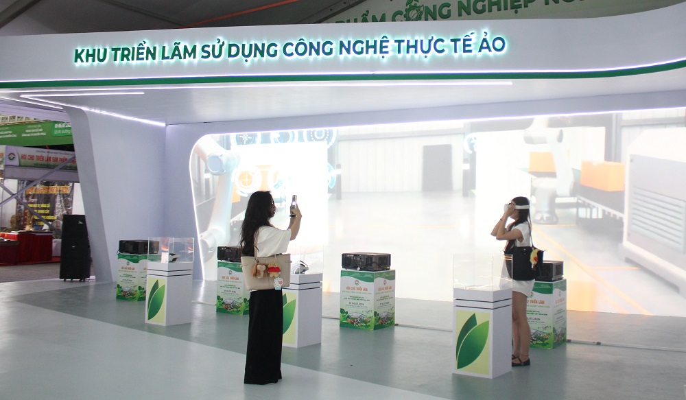 anh trien lam 1782964834