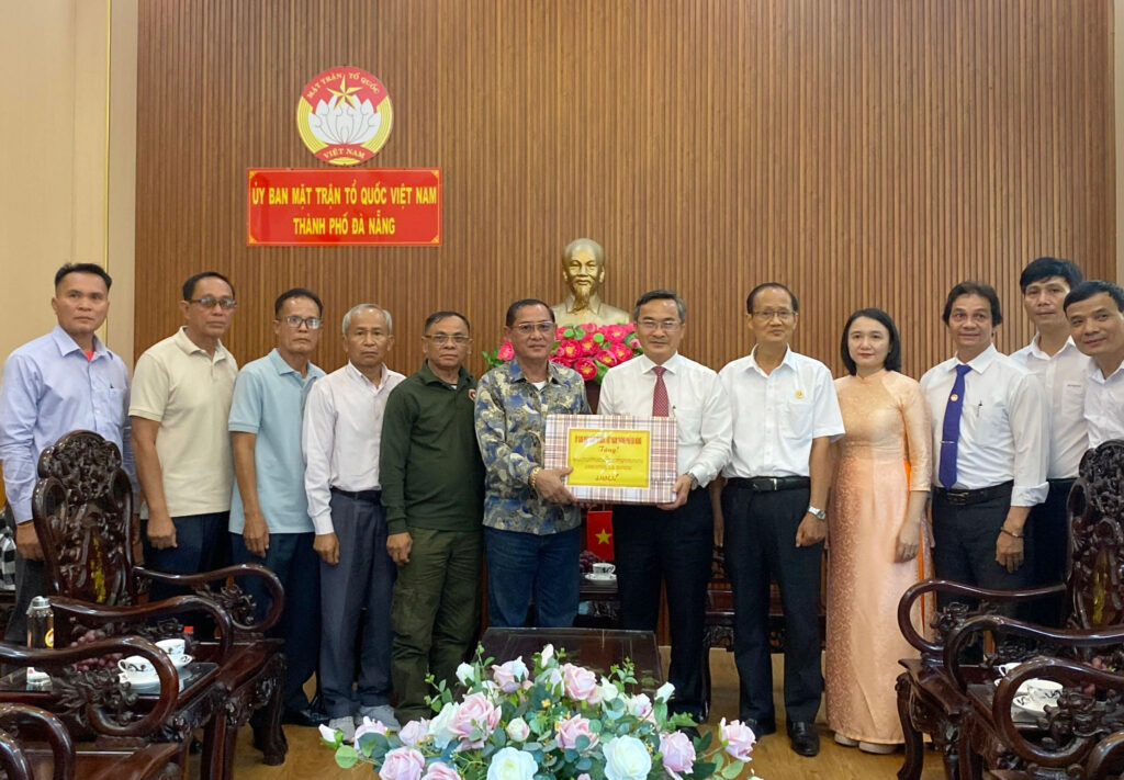 Thắt chặt quan hệ hữu nghị giữa Hội Cựu chiến binh Đà Nẵng và tỉnh Salavan (Lào)