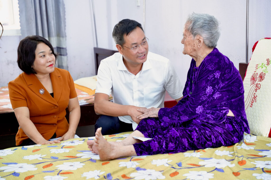 Bí thư Thành ủy Đà Nẵng Lê Ngọc Quang thăm gia đình chính sách, người có công nhân kỷ niệm 79 năm ngày Thương binh – Liệt sĩ (27/7)