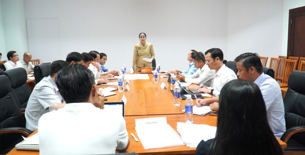 Phó Chủ tịch UBND thành phố Nguyễn Thị Anh Thi tiếp công dân liên quan vướng mắc giải phóng mặt bằng