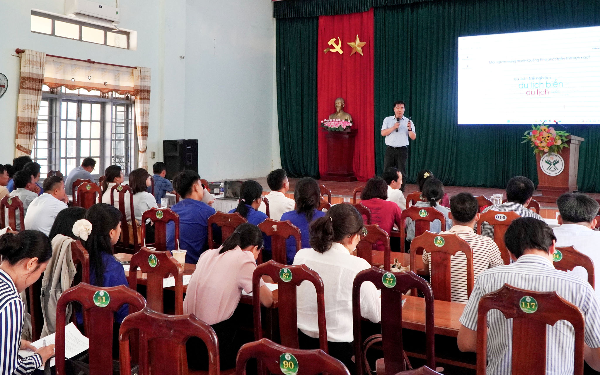ubnd phuong quang phu thuong xuyen to chuc cac buoi tap huan ve cach lam du lich cong dong cho nguoi dan 1782975605