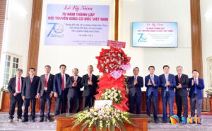 70 nam thanh lap hoi truyen giao co doc VN
