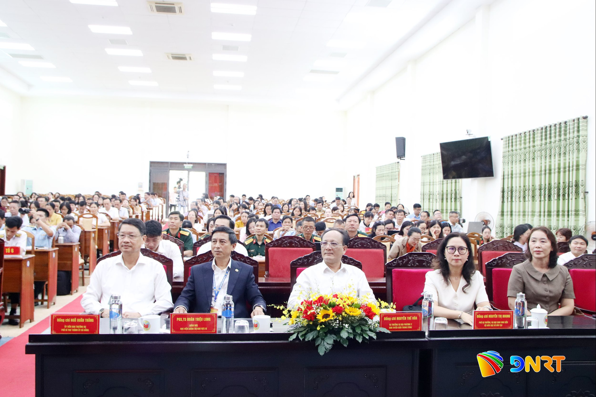 Boi duong ly luan chinh tri cho giao vien 2026 1 1787022334