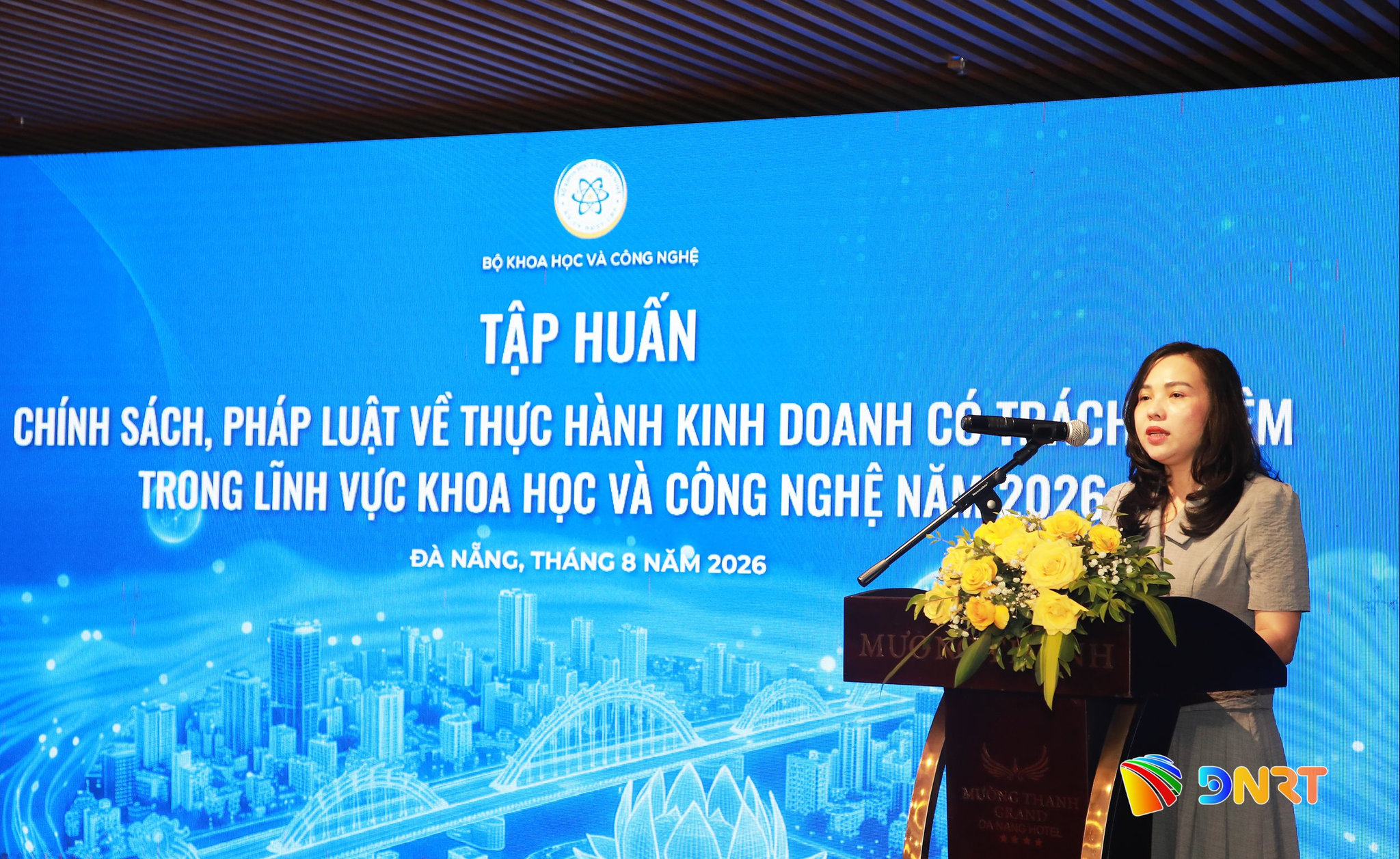 Kinh doanh co trach nhiem trong linh vuc Khoa hoc cong nghe 1786068107