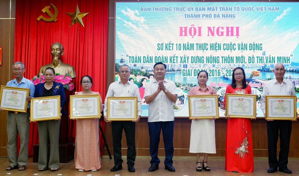 So ket 10 nam toan dan xay dung nong thon moi 2 1785986686