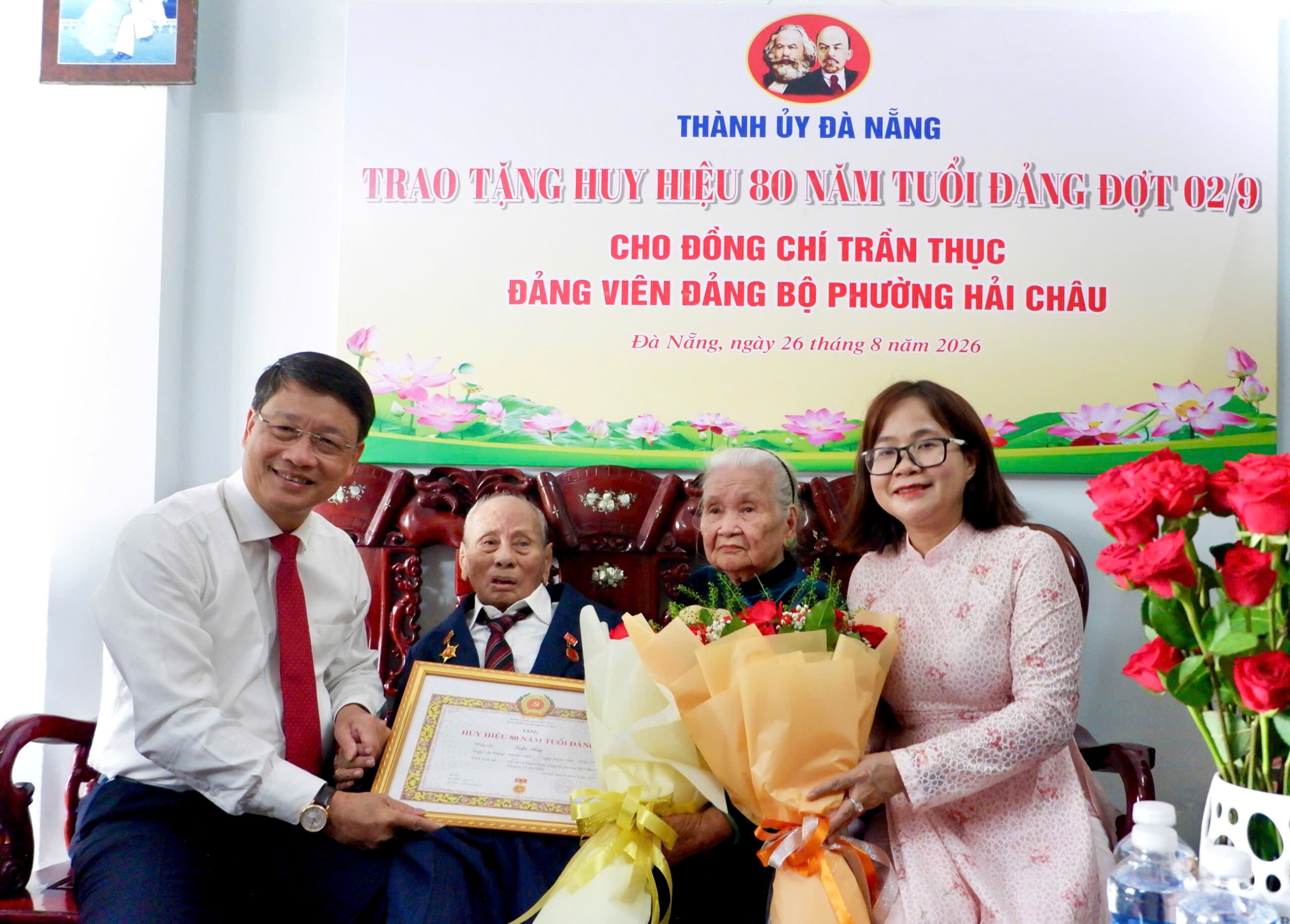 Trao huy hieu Dang phuog Hai Chau 8 2026 1787799337 scaled