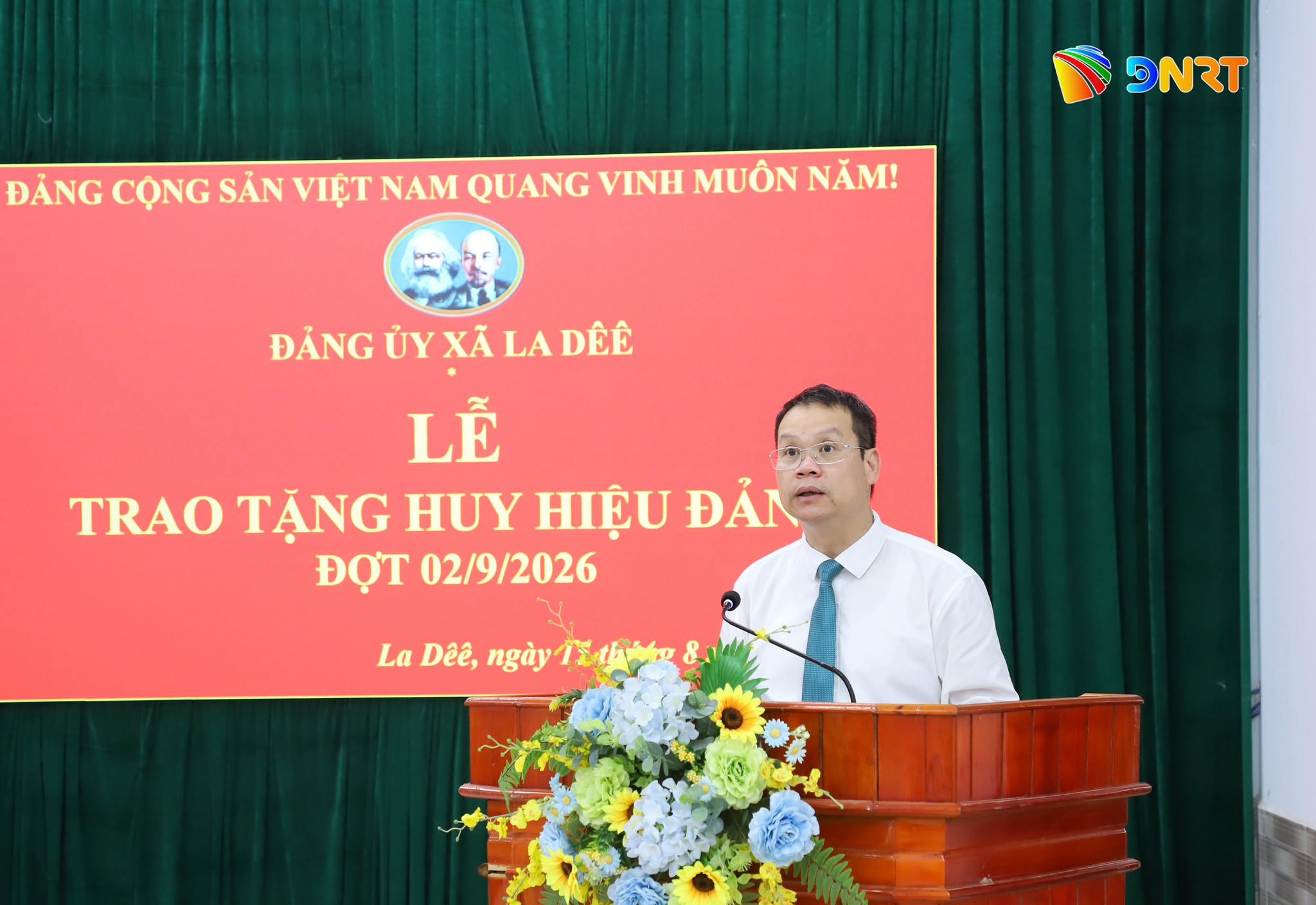 Trao huy hieu Dang tai xa La Dee 1 1786939292