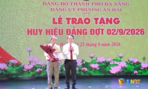 Trao huy hieu dang 9-2-2026