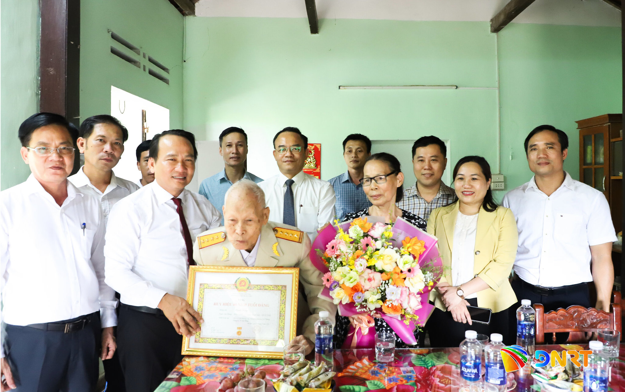 Trao huy hieu dang 9 2 2026 8 1787712219