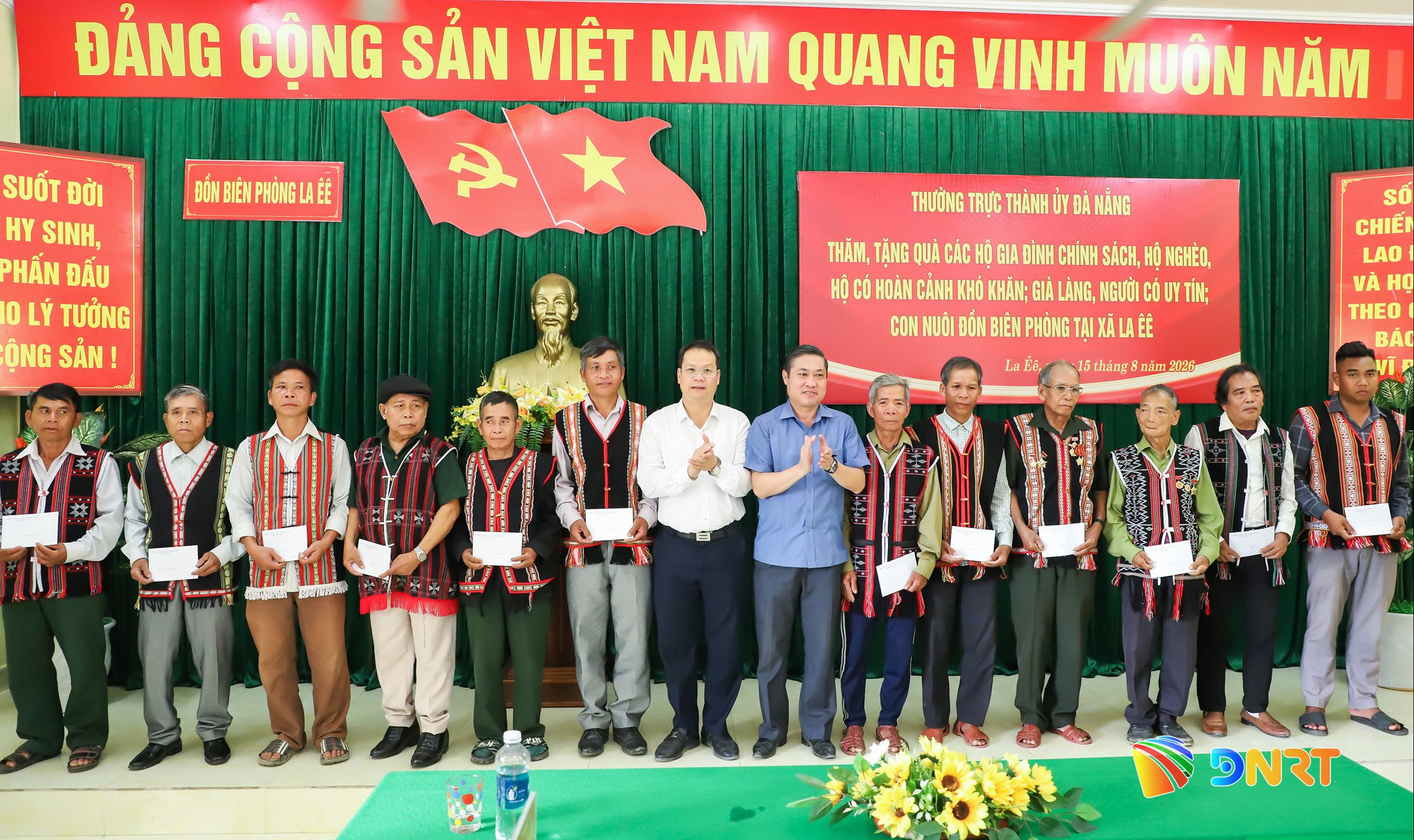Trao qua cho ho ngheo xa La Ee 15 08 2026 1 1786939248