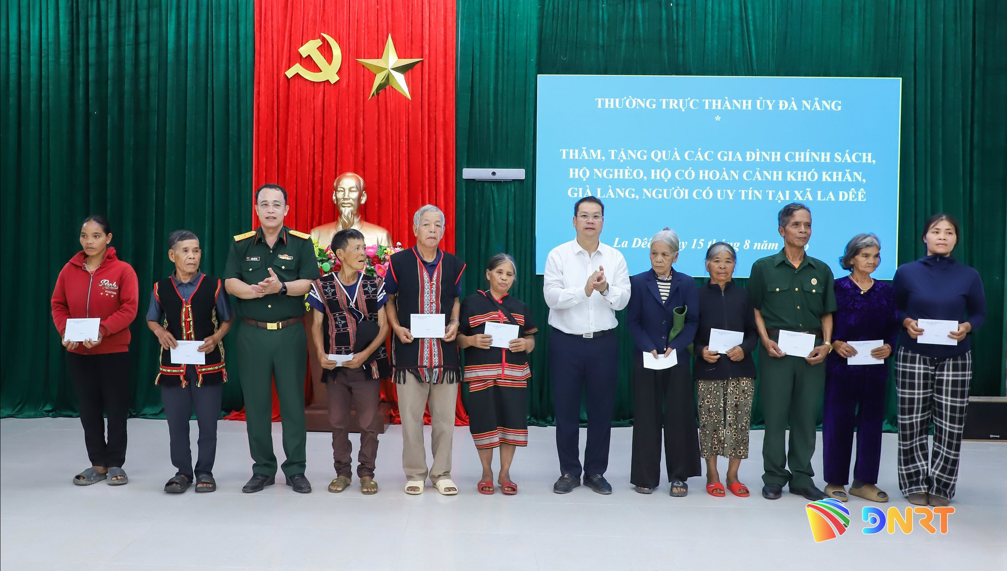 Trao qua cho ho ngheo xa La Ee 15 08 2026 4 1786939236