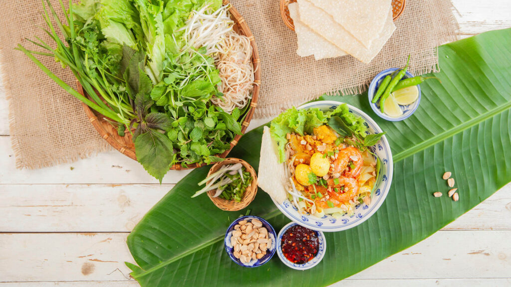 tong hop cac mon an nhat dinh phai thu khi den da nang hoi an MI QUANG 1024x576 1786346546