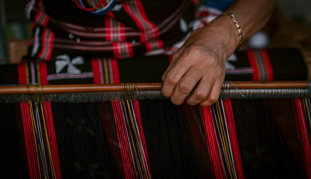 van hoa co tu 1024x592 1785826143