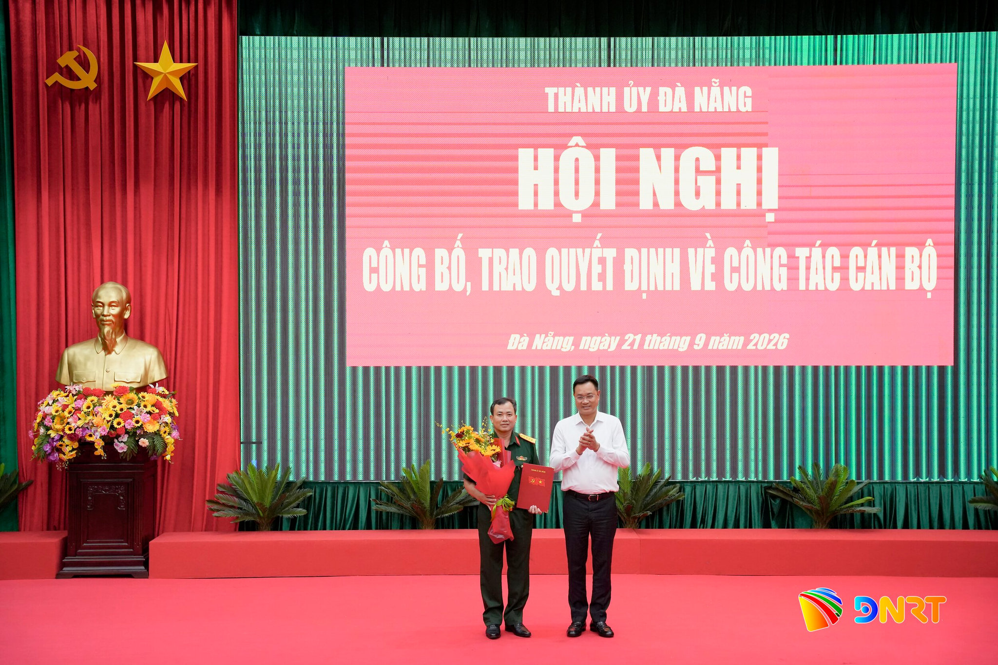Ban giao chuc chi huy truong BCH quan su thanh pho 9 2026 1790045003