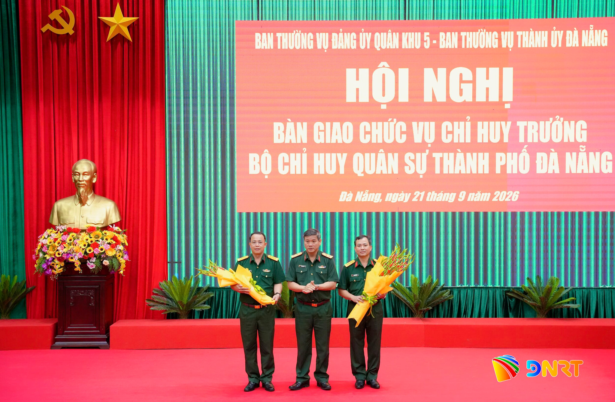 Ban giao chuc chi huy truong BCH quan su thanh pho 9 2026 2 1790044994