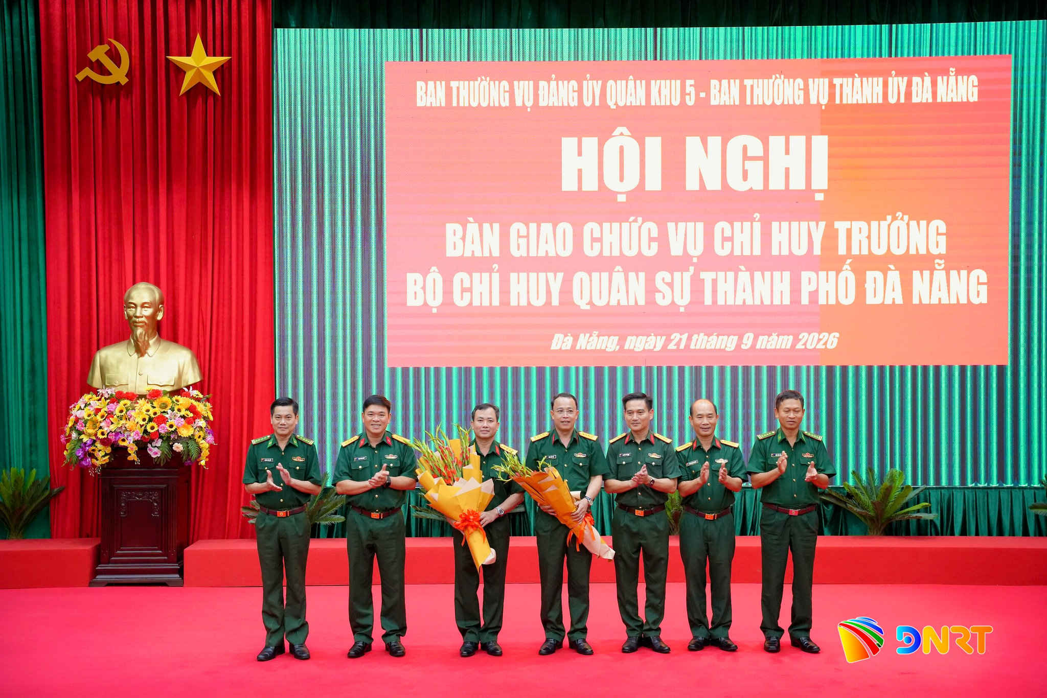 Ban giao chuc chi huy truong BCH quan su thanh pho 9 2026 4 1790044984
