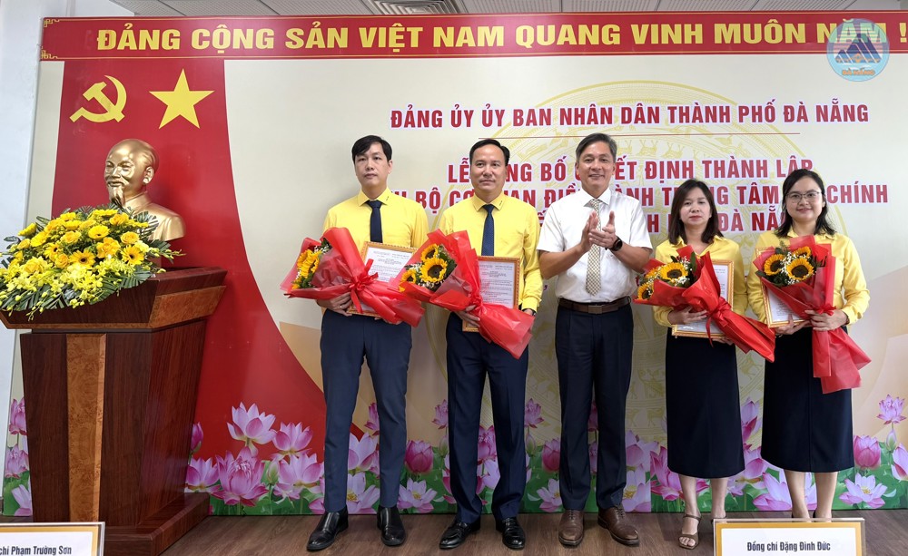 Chi bo Trung tam tai chinh quoc te 1788405524