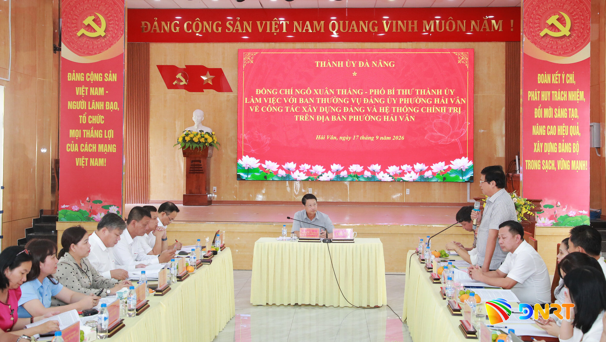Lam viec voi phuong Hai Van 2 1789699400