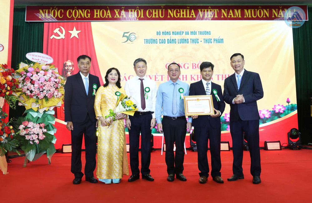 Truong Cao dang Luong thuc thuc pham ky niem 50 nam 1 1790217493
