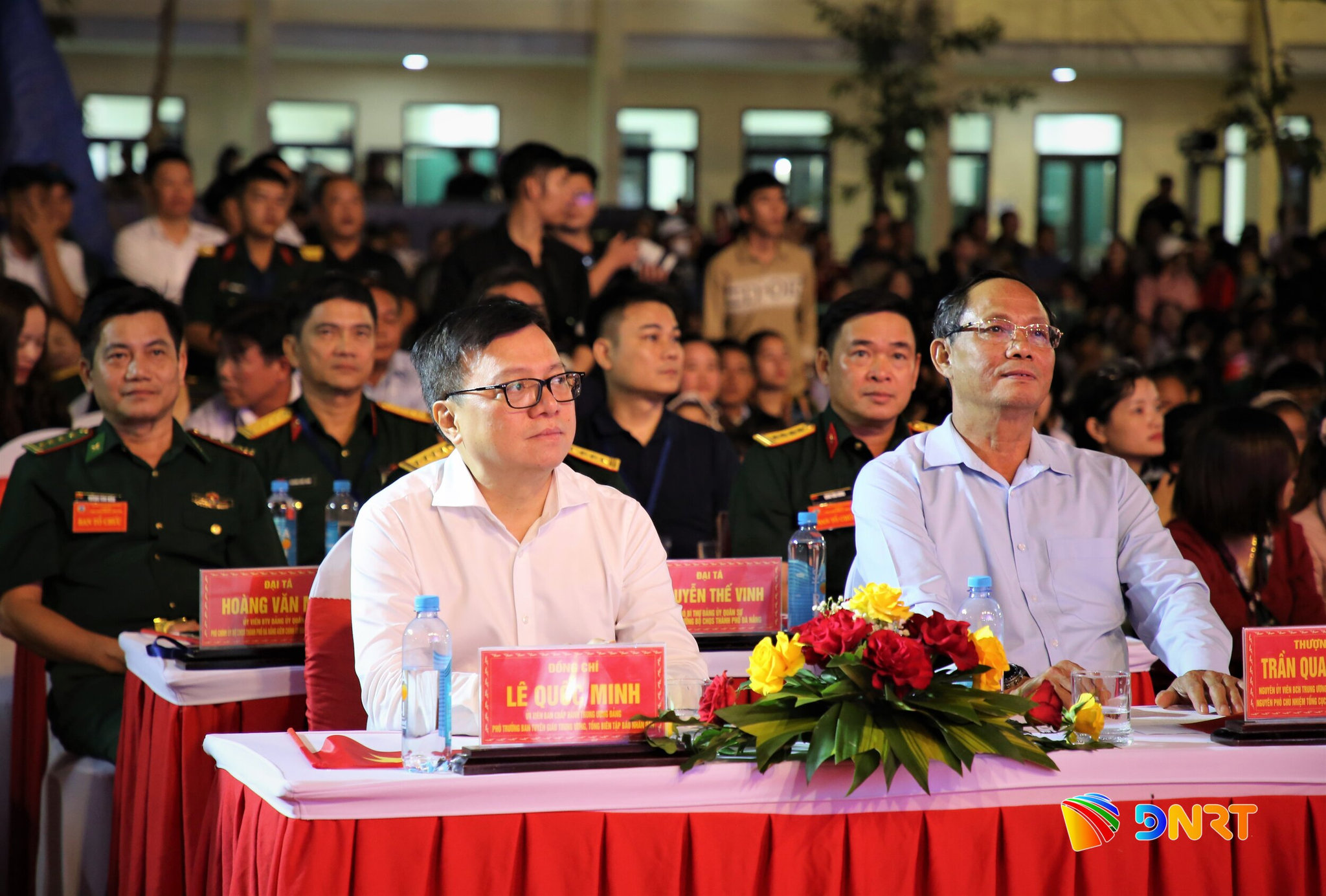 Vang trang chien si 1790218984